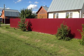 Заборы из профнастила